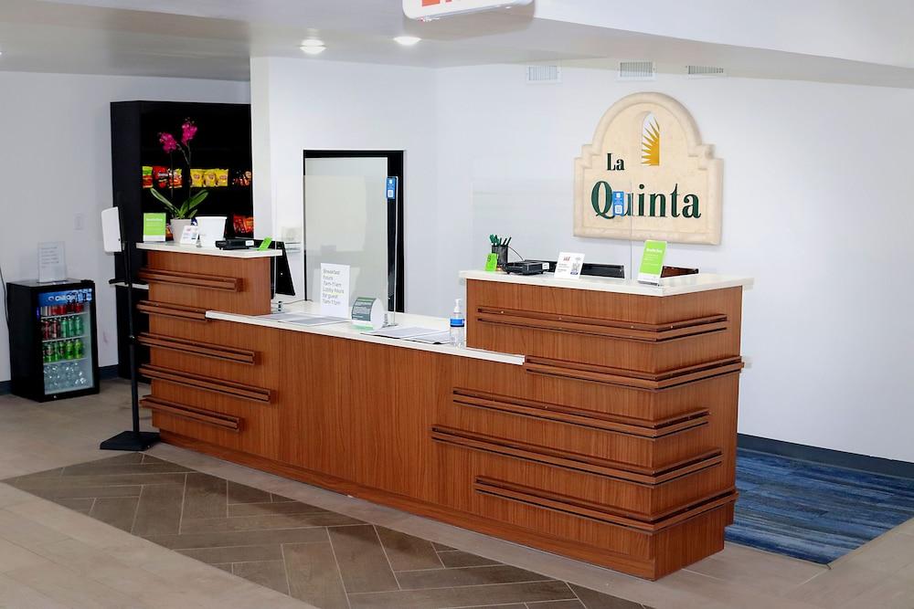 La Quinta Inn By Wyndham Columbus Airport Area Exterior photo