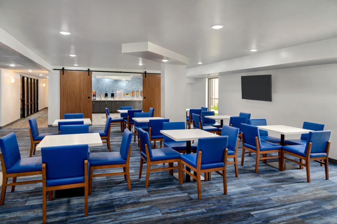 La Quinta Inn By Wyndham Columbus Airport Area Exterior photo