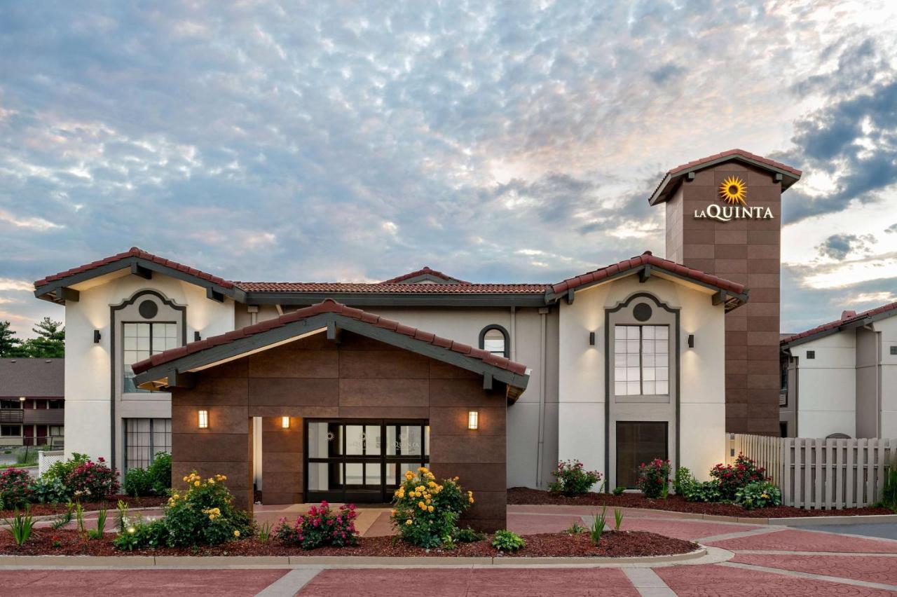 La Quinta Inn By Wyndham Columbus Airport Area Exterior photo