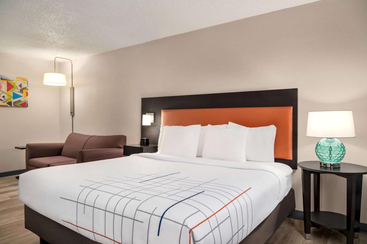 La Quinta Inn By Wyndham Columbus Airport Area Exterior photo