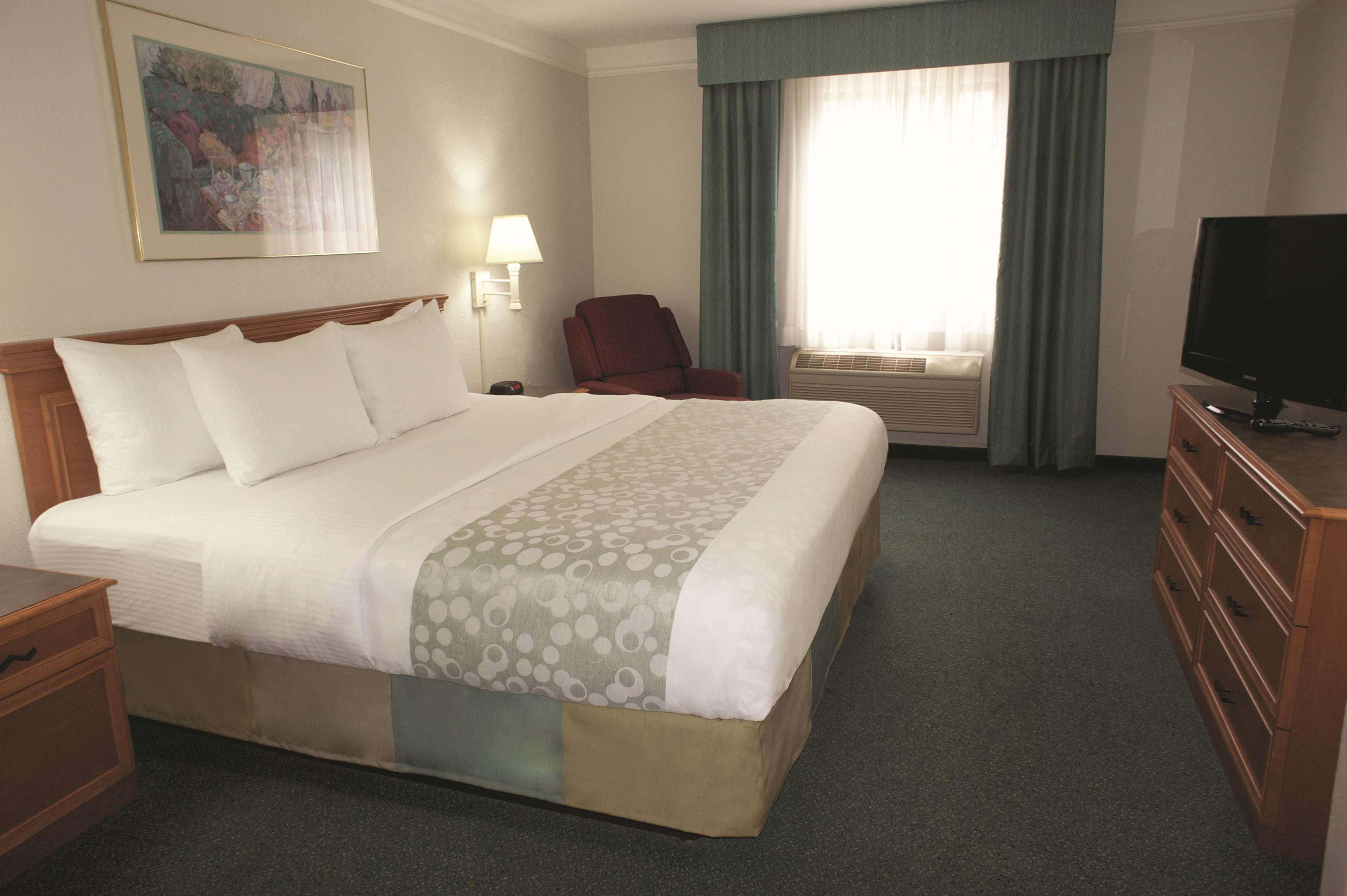 La Quinta Inn By Wyndham Columbus Airport Area Exterior photo