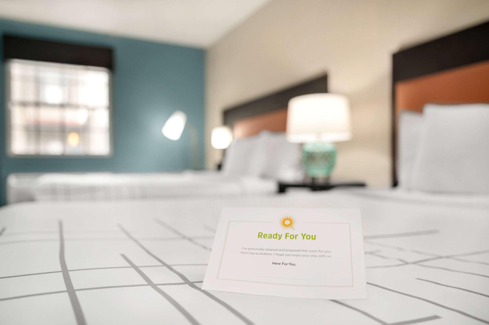 La Quinta Inn By Wyndham Columbus Airport Area Exterior photo
